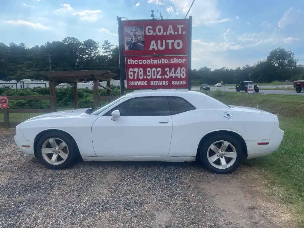 2013 Dodge Challenger SXT's photo