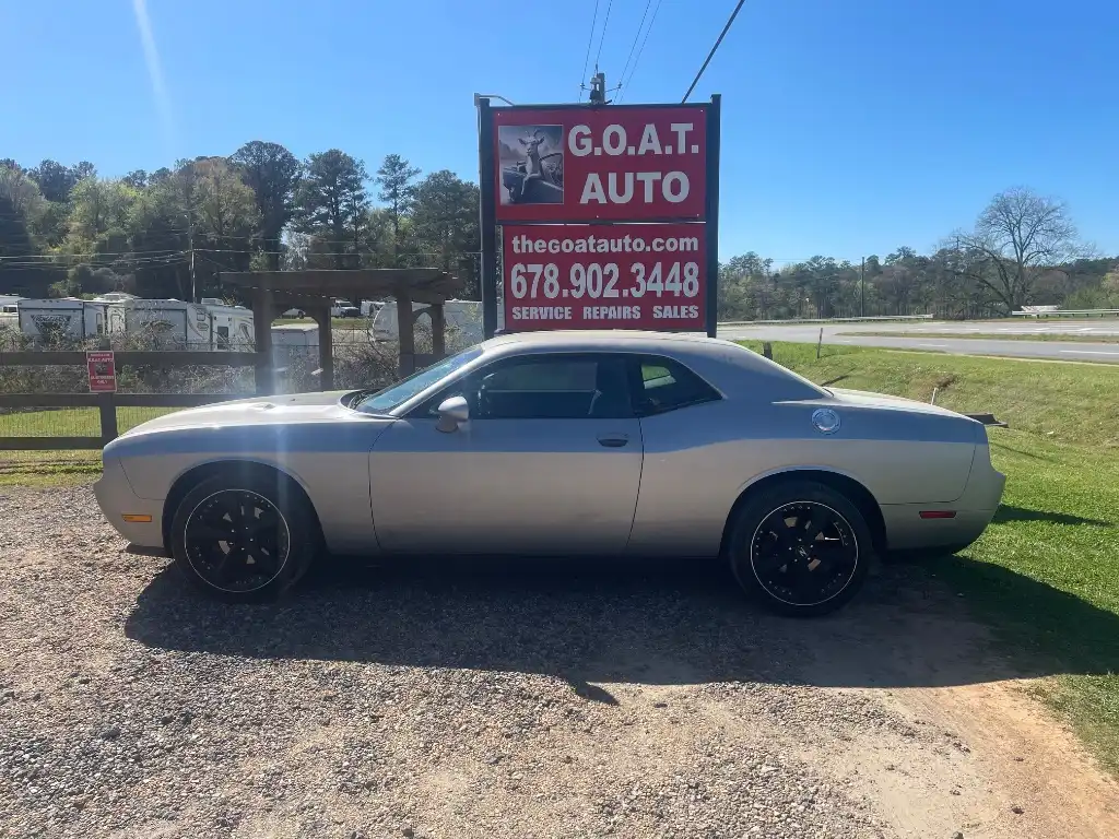 2011 Dodge Challenger SE's photo