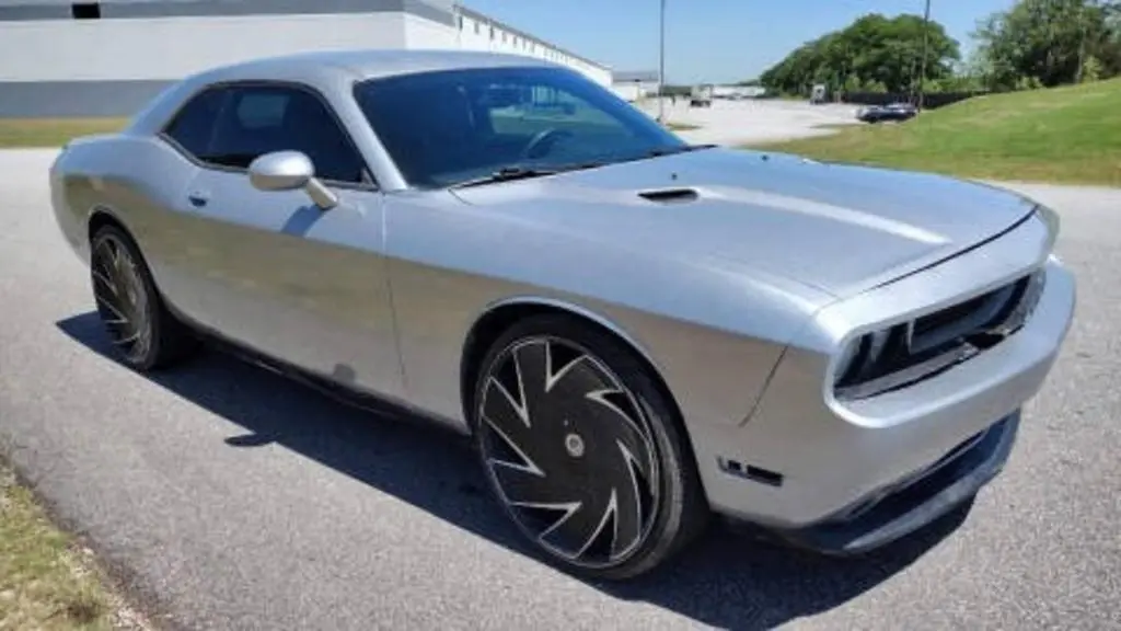 2013 Dodge Challenger SXT photo 4