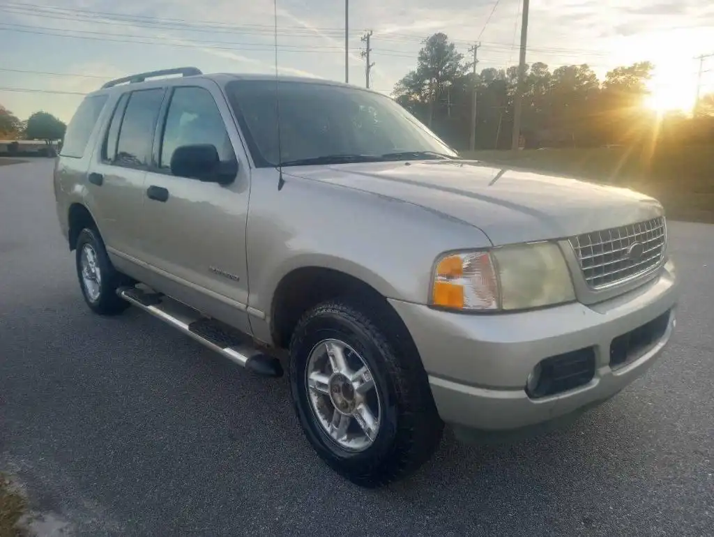 2004 Ford Explorer XLT 4.0's photo