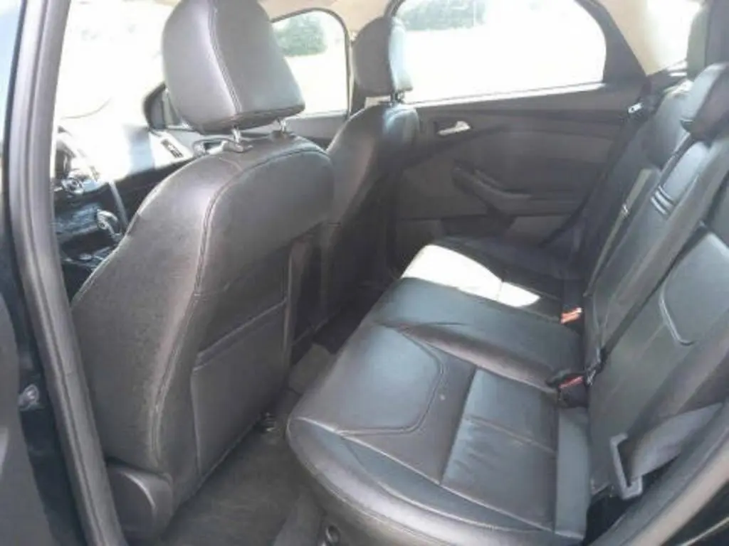 2016 Ford Focus 5 Door Hatch Titanium photo 4