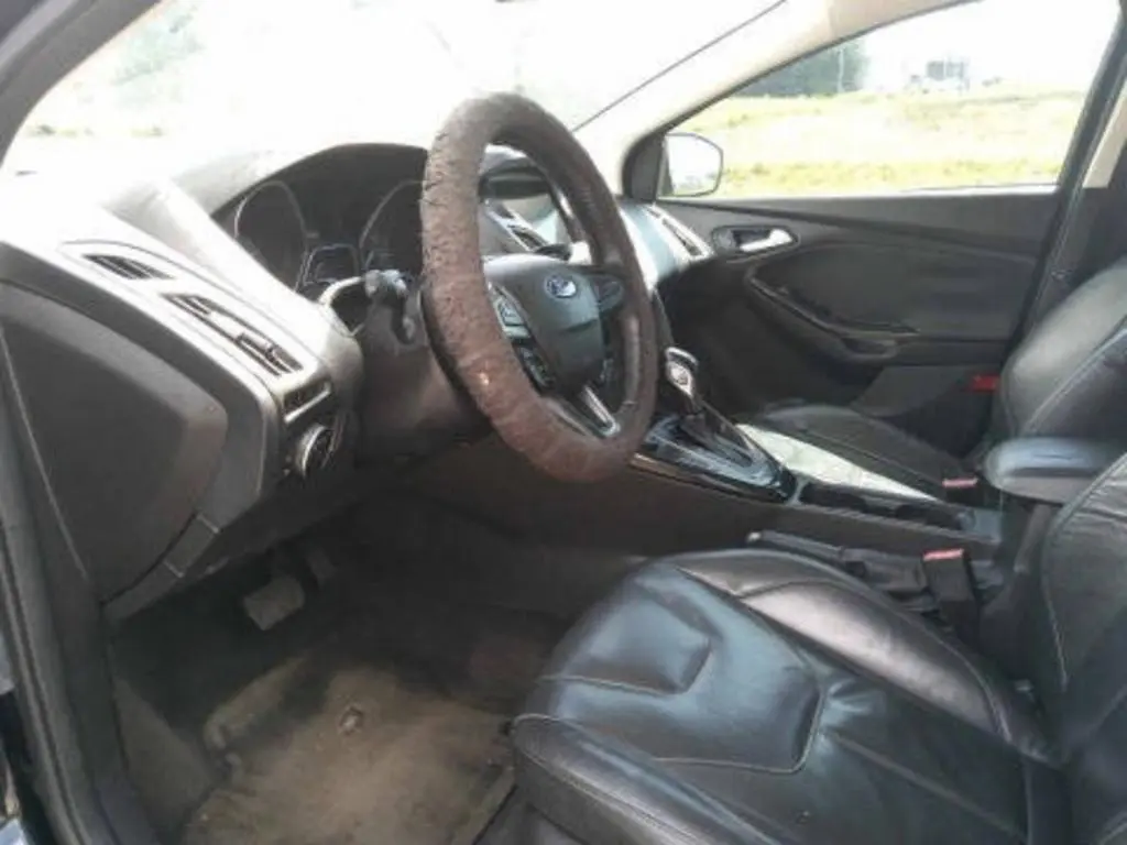 2016 Ford Focus 5 Door Hatch Titanium photo 5