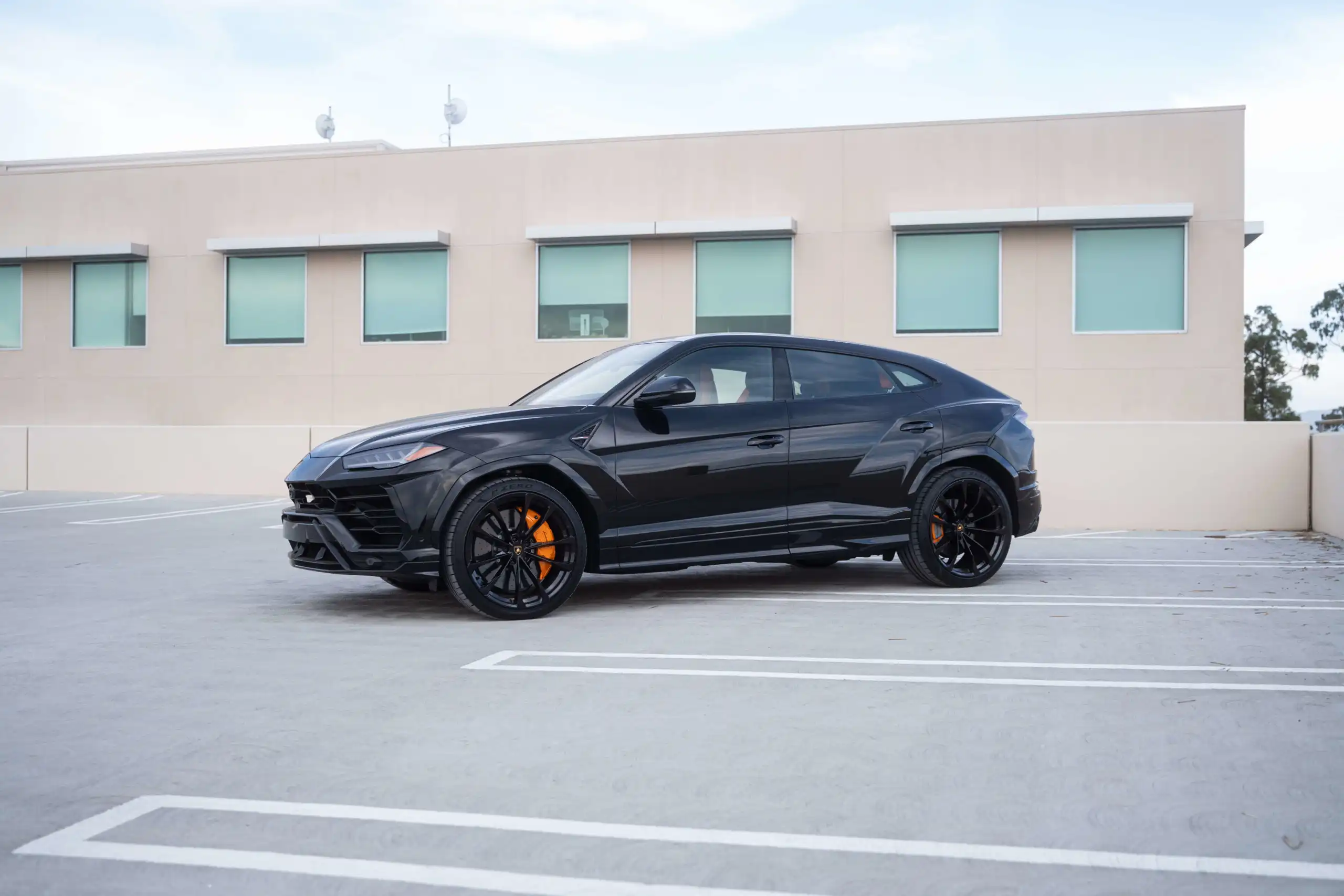 2022 Lamborghini Urus 4.0 V8 Graphite Capsule's photo