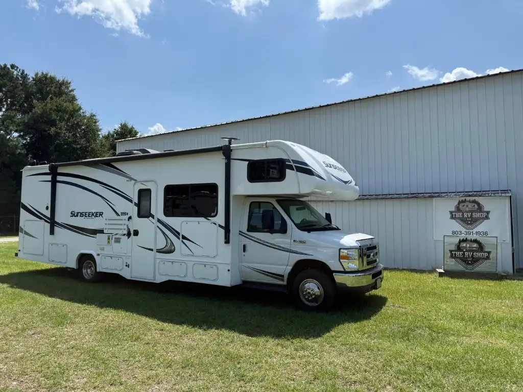 2018 Ford E-Series DRW E-450 Super Duty 158 in WB's photo