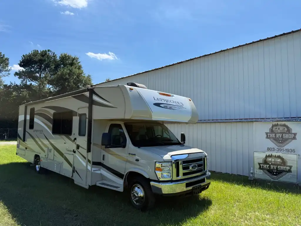 2017 Ford E-Series DRW E-450 Super Duty 158 in WB's photo