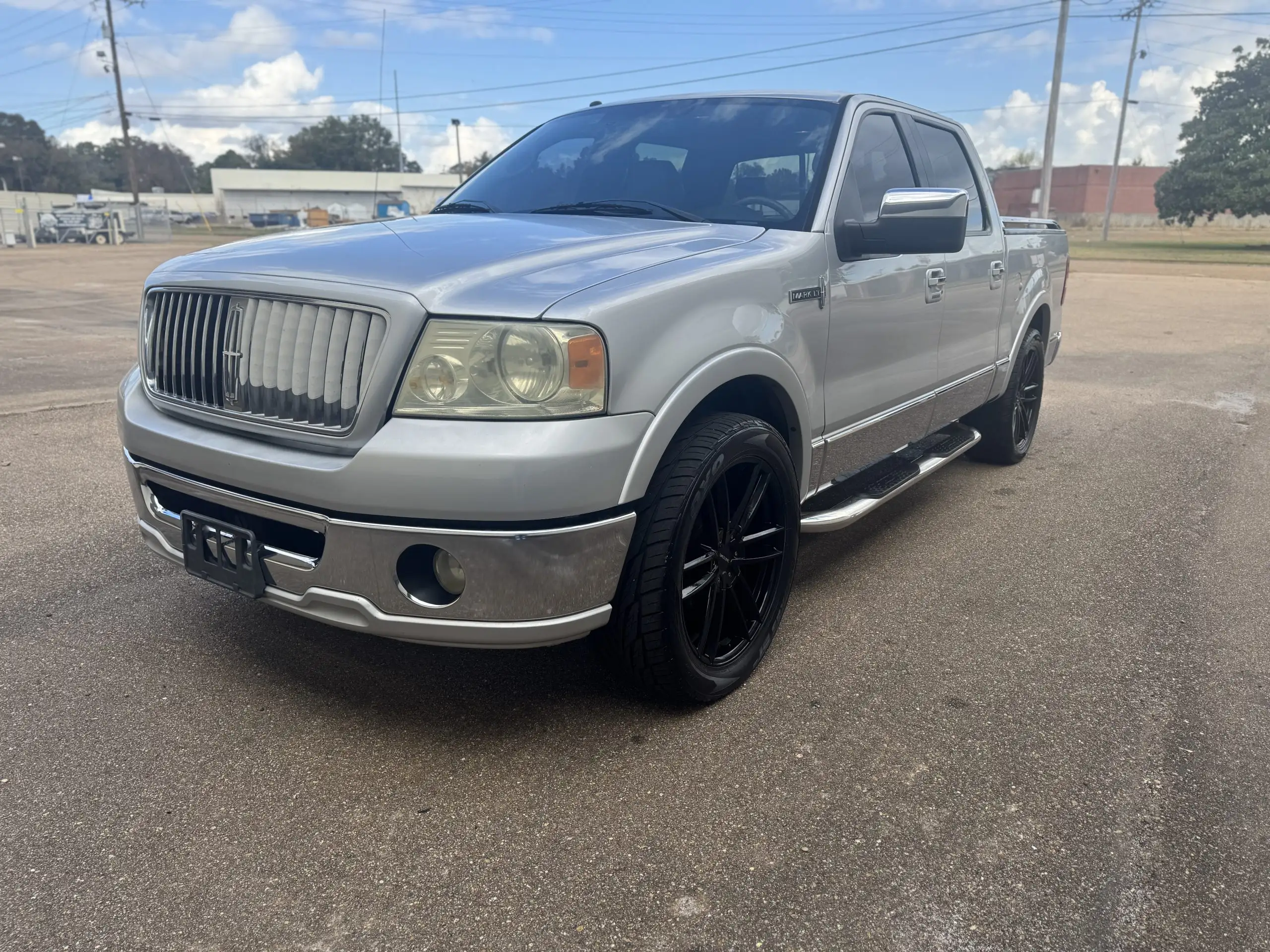 2006 Lincoln Mark 4X2's photo