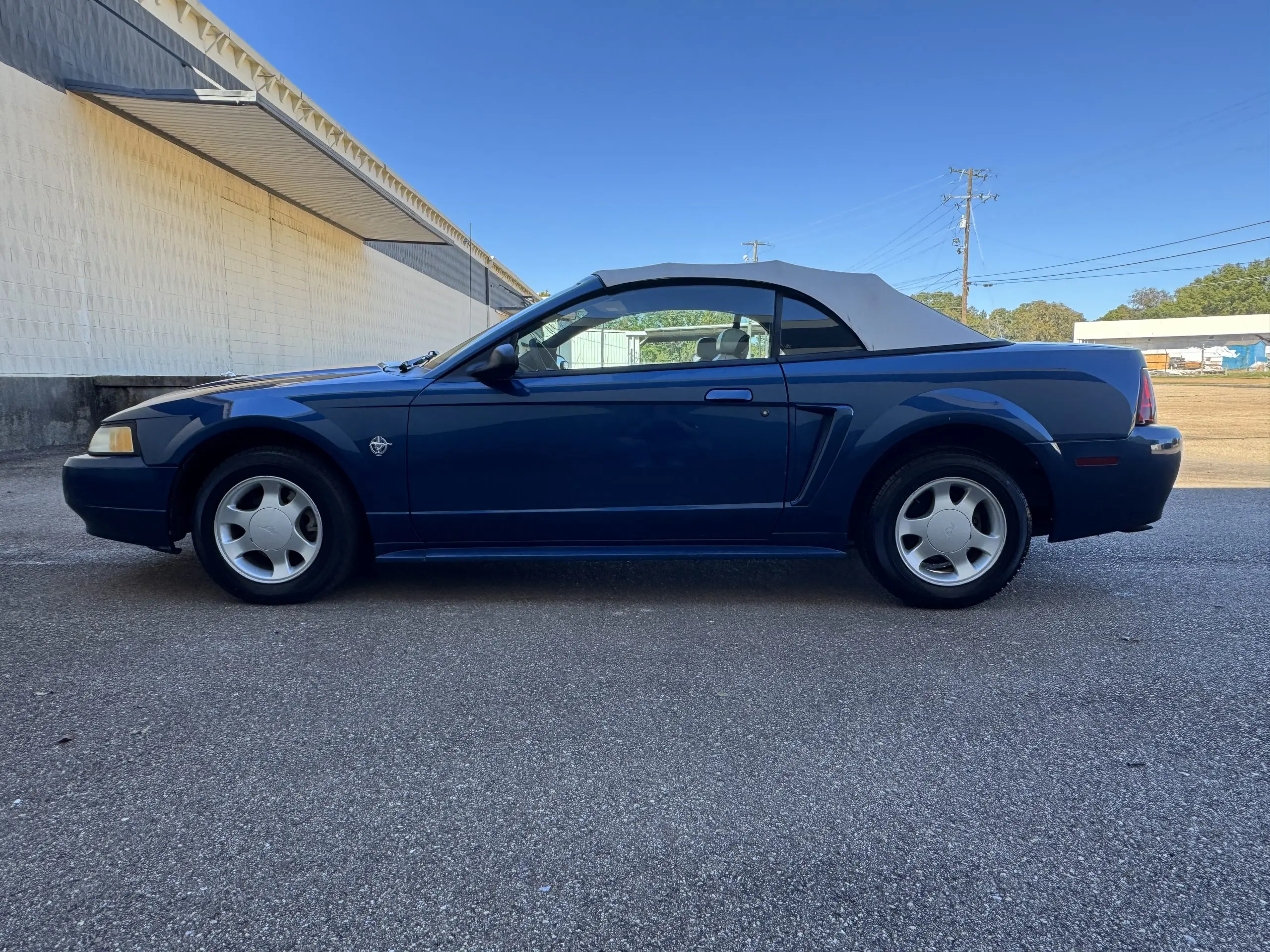 1999 Ford Mustang Base photo 4