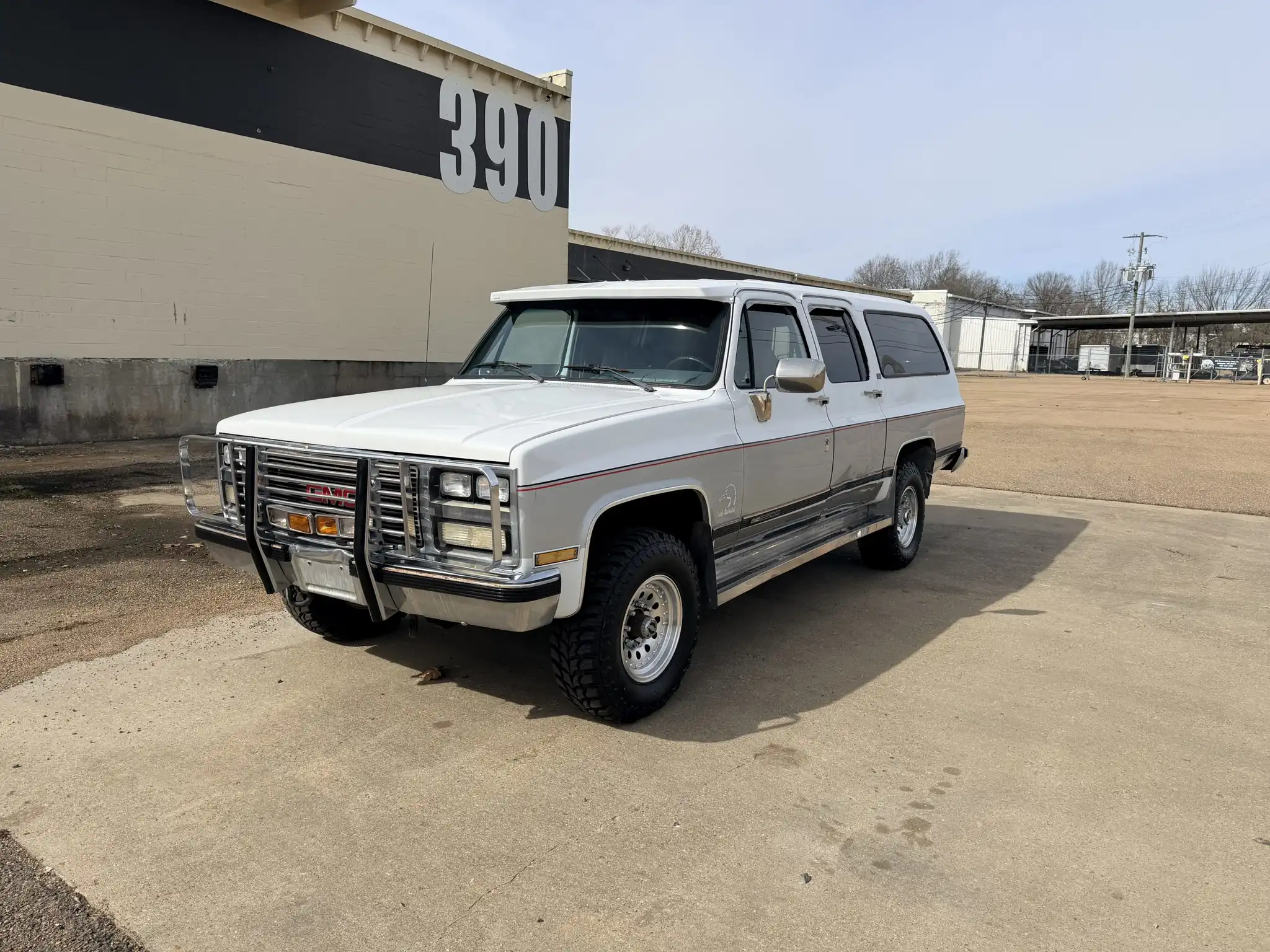 1990 GMC Suburban's photo