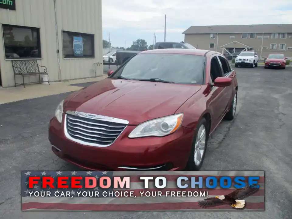 2013 Chrysler 200 Touring's photo
