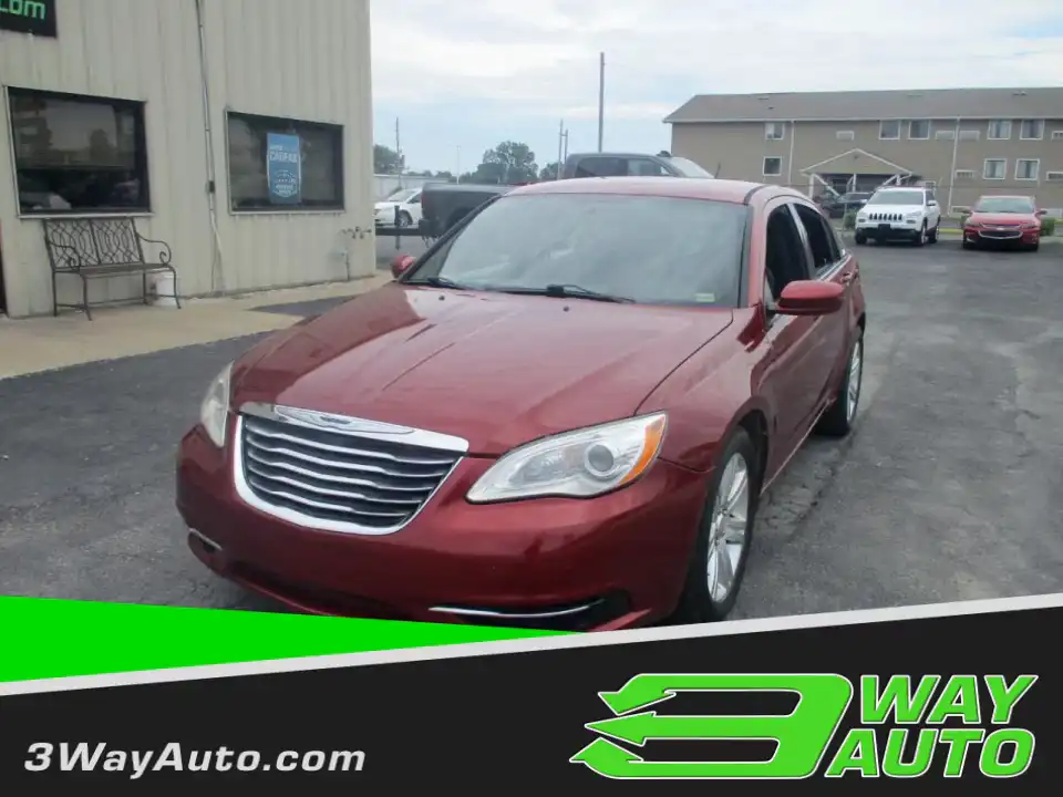2013 Chrysler 200 Touring's photo