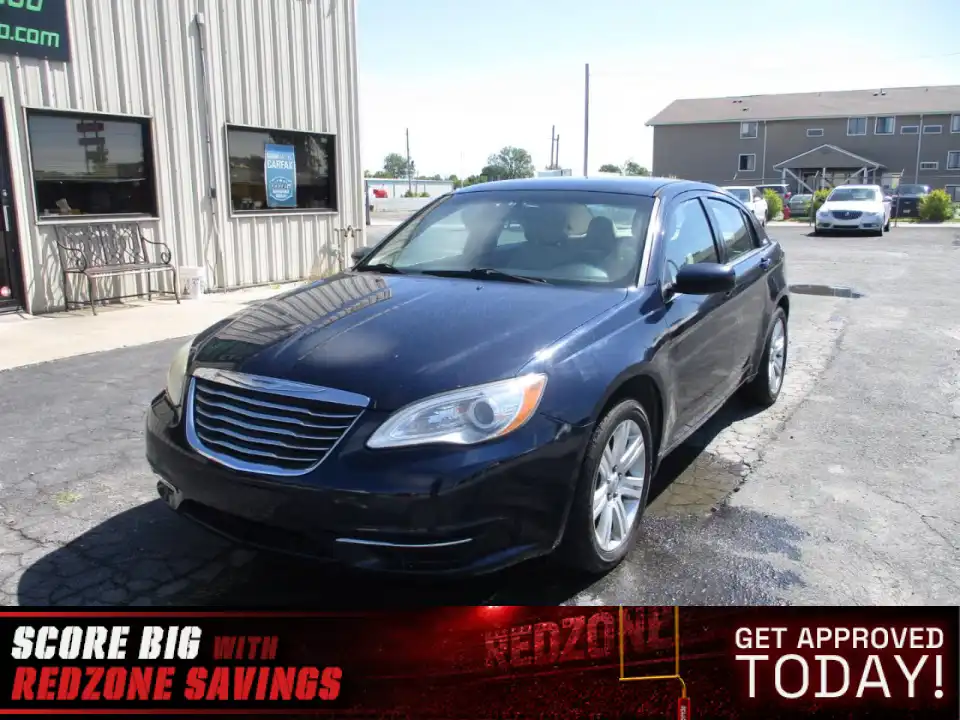 2014 Chrysler 200 Touring's photo