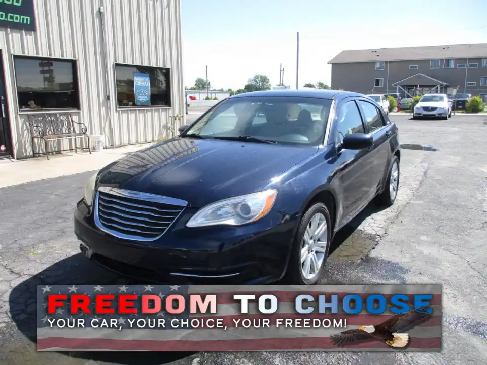 2014 Chrysler 200 Touring's photo