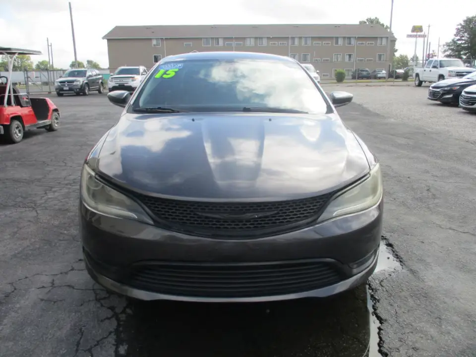 2015 Chrysler 200 Limited photo 3