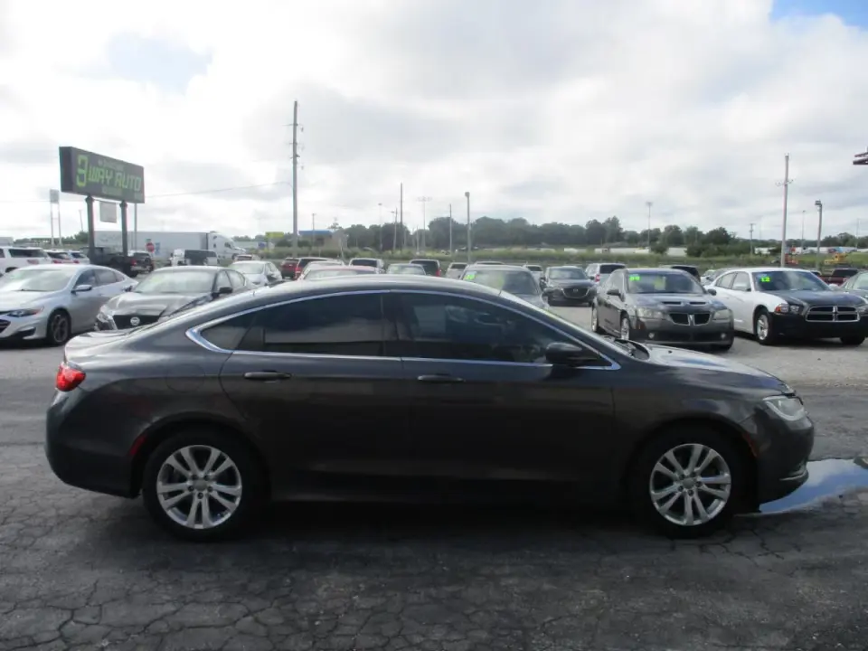 2015 Chrysler 200 Limited photo 5