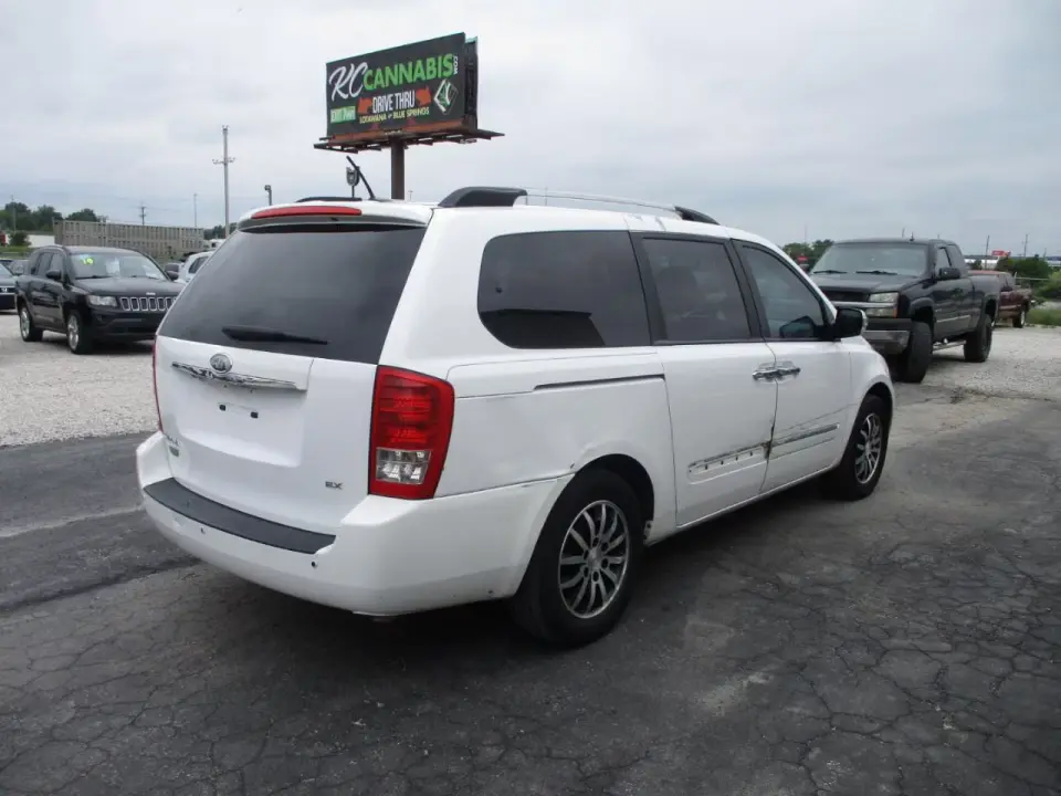 2012 Kia Sedona EX photo 4