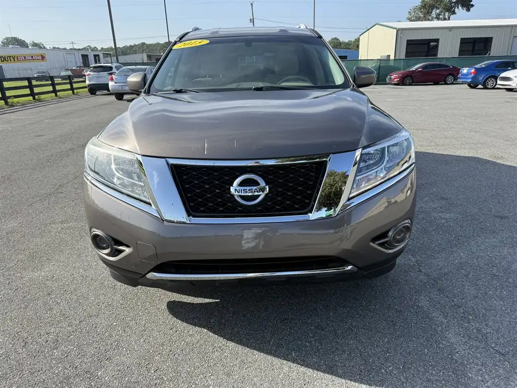 2013 Nissan Pathfinder SV 4WD's photo