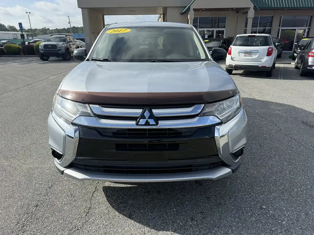 2017 Mitsubishi Outlander ES FWD's photo