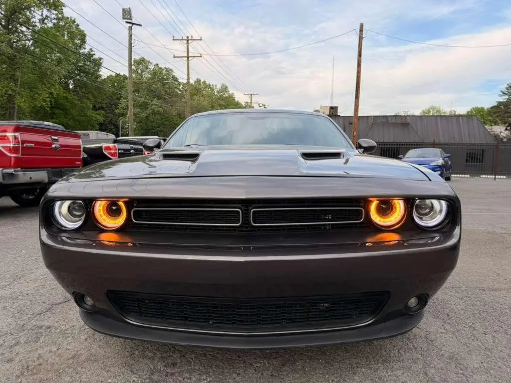 2017 Dodge Challenger SXT Plus photo 3