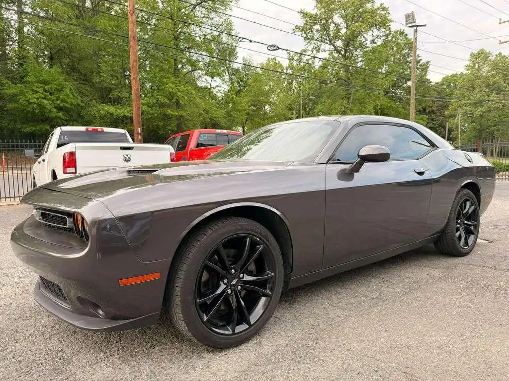 2017 Dodge Challenger SXT Plus's photo