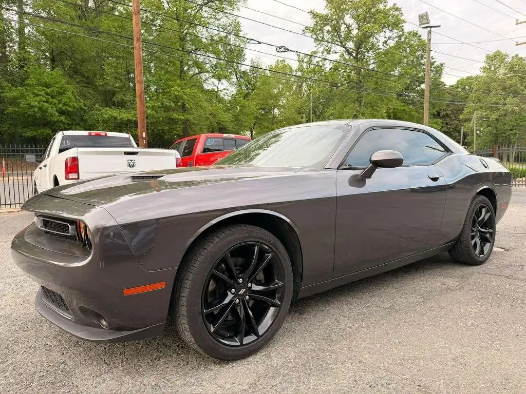2017 Dodge Challenger SXT Plus photo 1