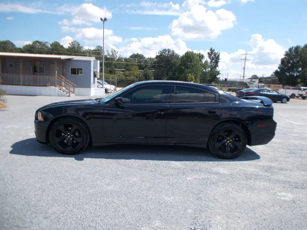 2013 Dodge Charger SXT photo 4