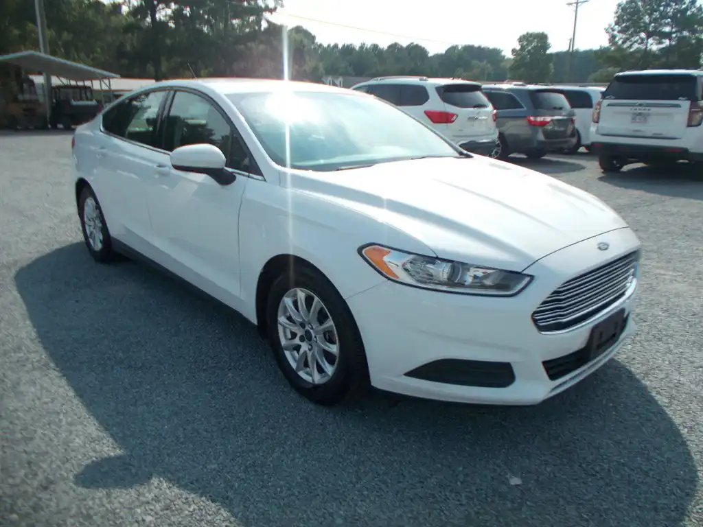 2016 Ford Fusion S FWD's photo