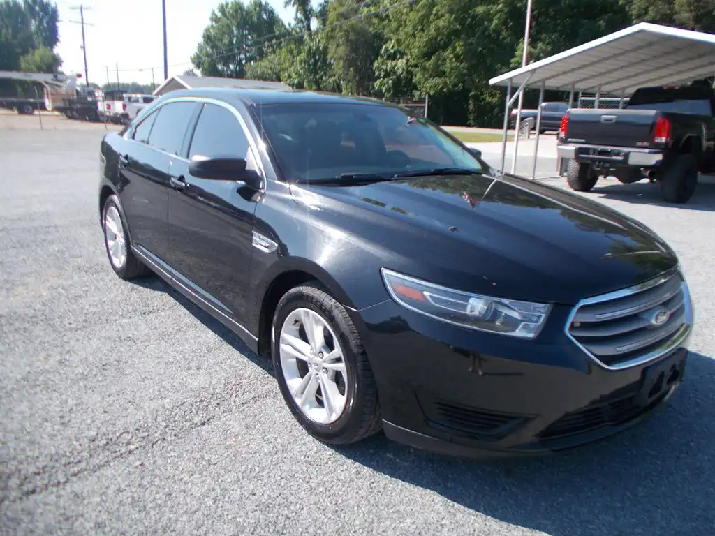 2015 Ford Taurus SE FWD's photo
