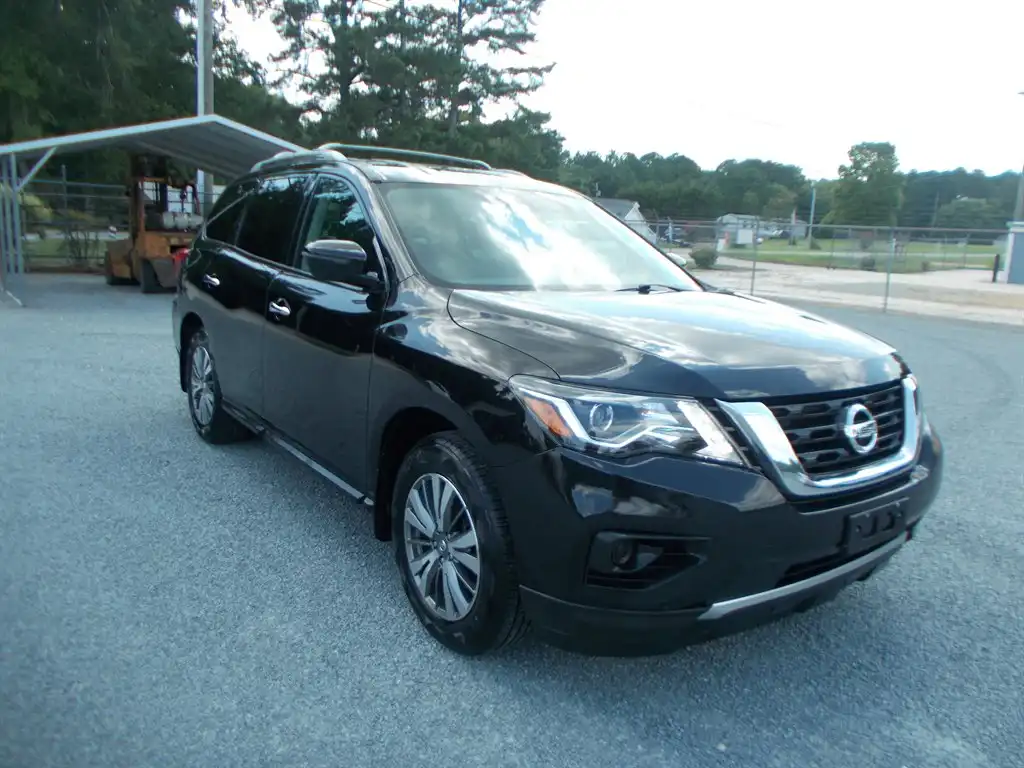 2020 Nissan Pathfinder S 4WD's photo