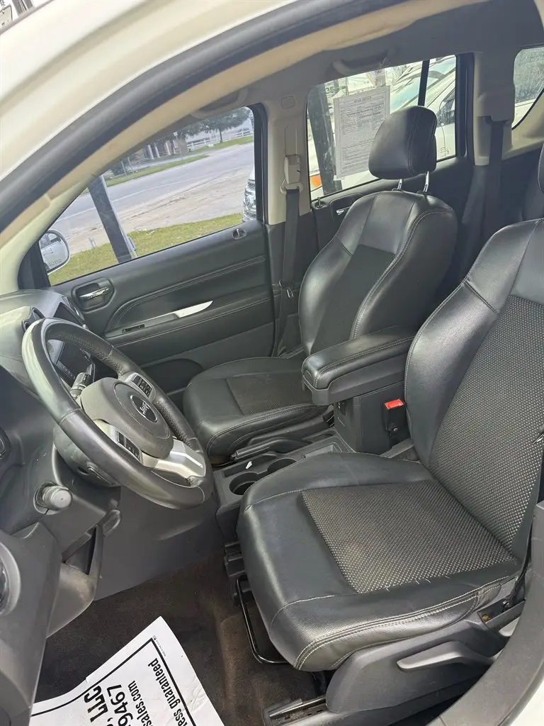 2015 Jeep Compass Latitude photo 3
