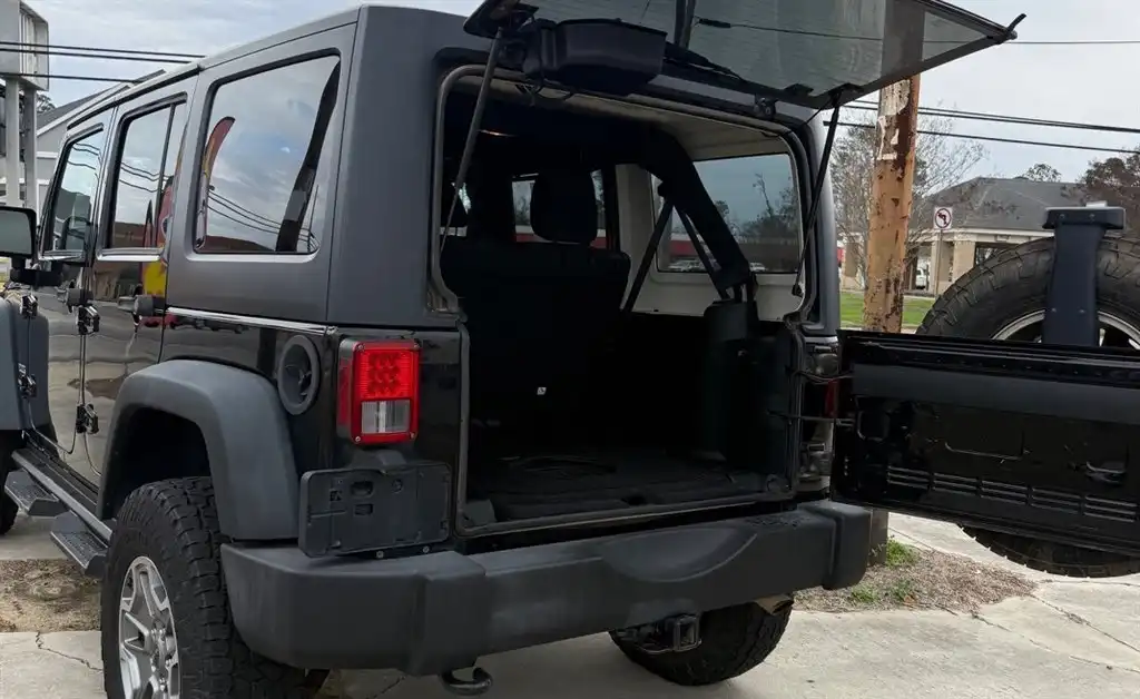 2016 Jeep Wrangler Sport S's photo