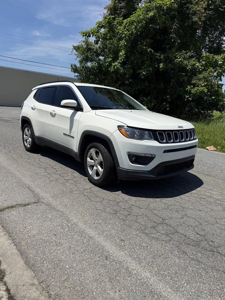 2017 Jeep Compass Latitude photo 4