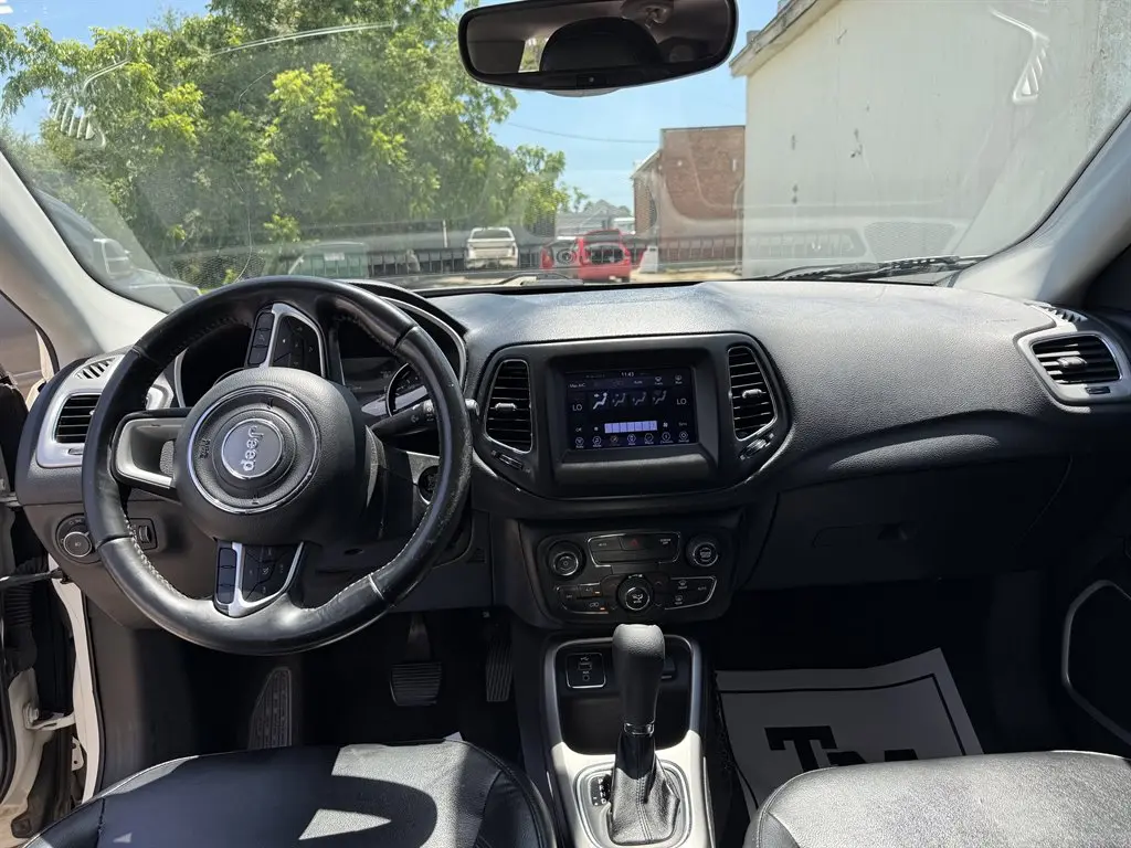 2017 Jeep Compass Latitude photo 5
