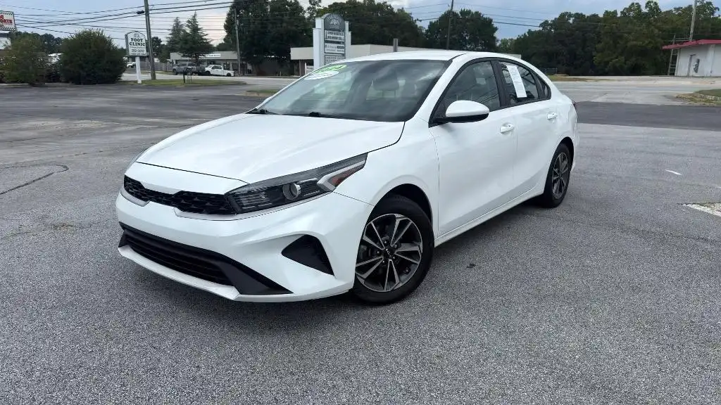 2024 Kia Forte LXS Auto's photo