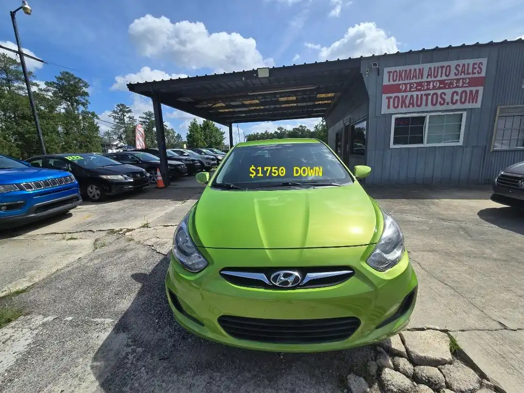 2012 Hyundai Accent GS 5-Door 6-Speed Automatic's photo