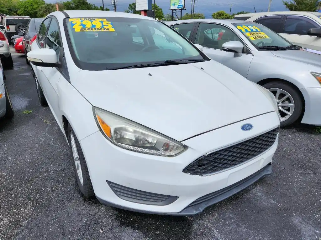 2017 Ford Focus 5 Door Hatch SE's photo