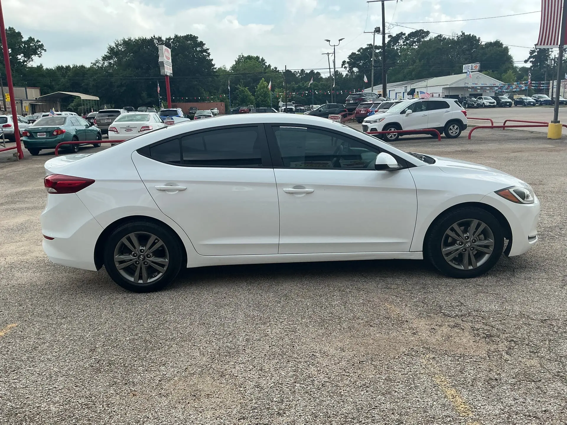2017 Hyundai Elantra 2.0 SE A/T photo 5