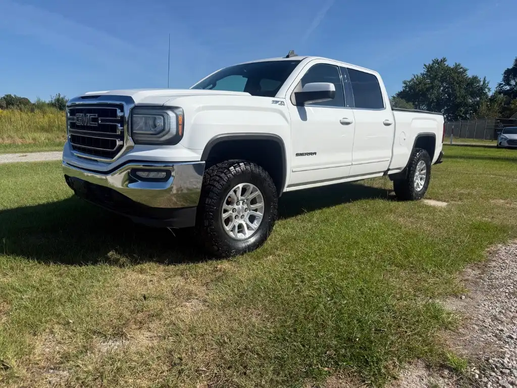 2016 GMC Sierra SLE 4WD Crew Cab Short Box's photo