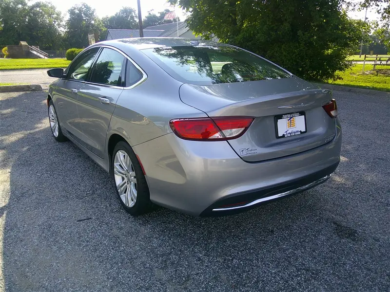 2015 Chrysler 200 Limited photo 3