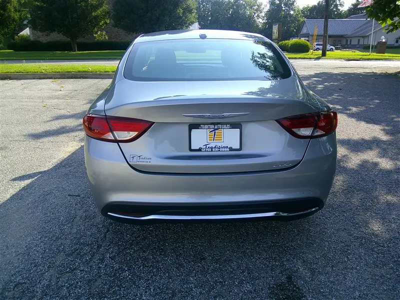 2015 Chrysler 200 Limited photo 4