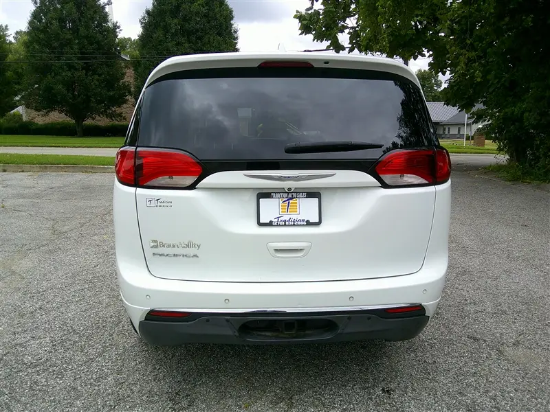 2018 Chrysler Pacifica Touring Plus photo 4