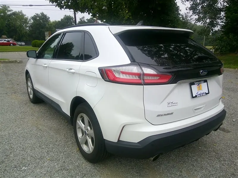 2020 Ford Edge SE photo 3