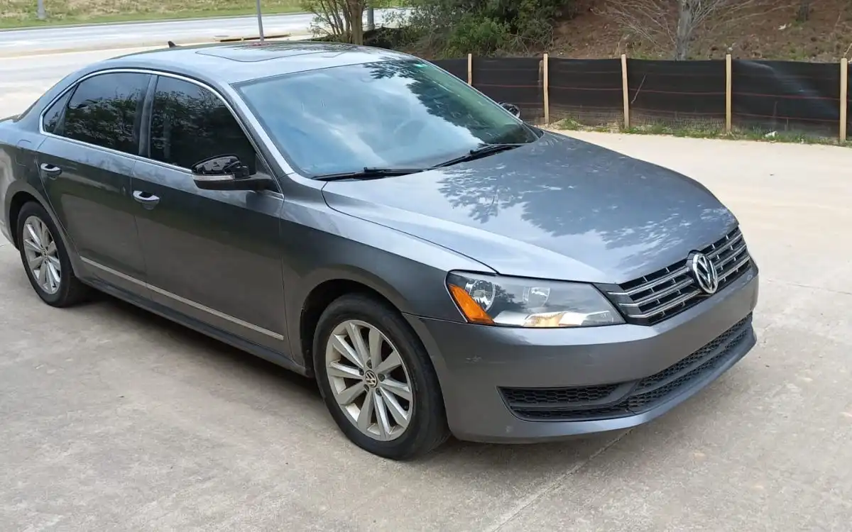 2012 Volkswagen Passat 2.5L SEL Auto PZEV's photo