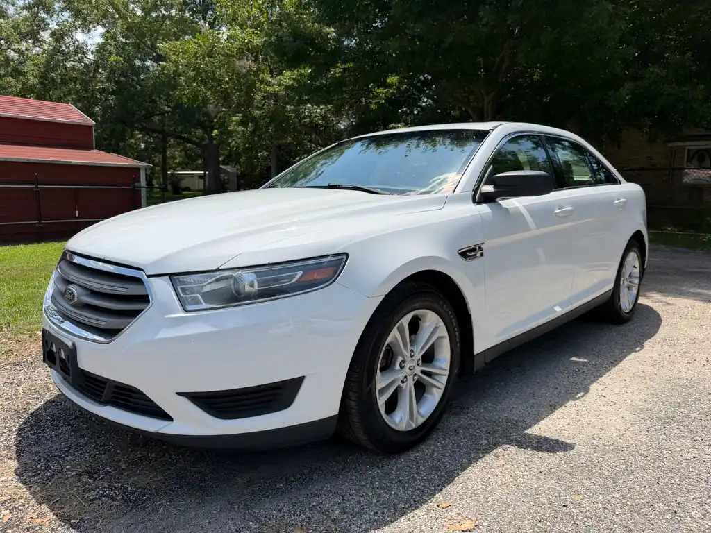2017 Ford Taurus SE FWD's photo
