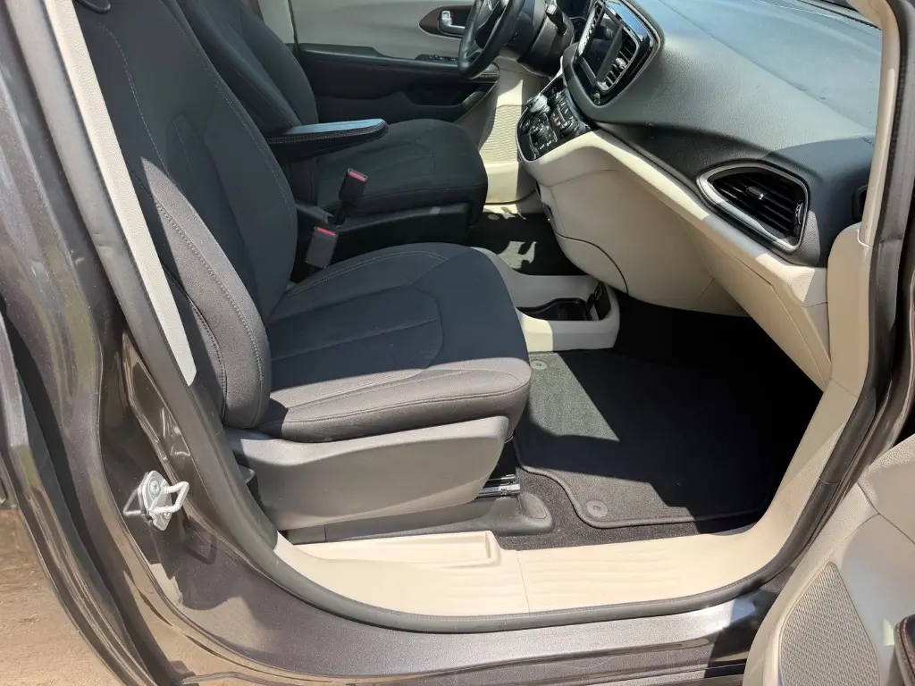 2018 Chrysler Pacifica LX photo 5