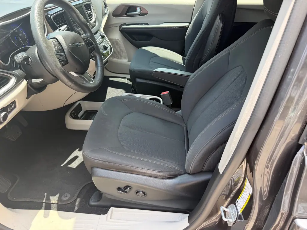 2018 Chrysler Pacifica LX photo 4