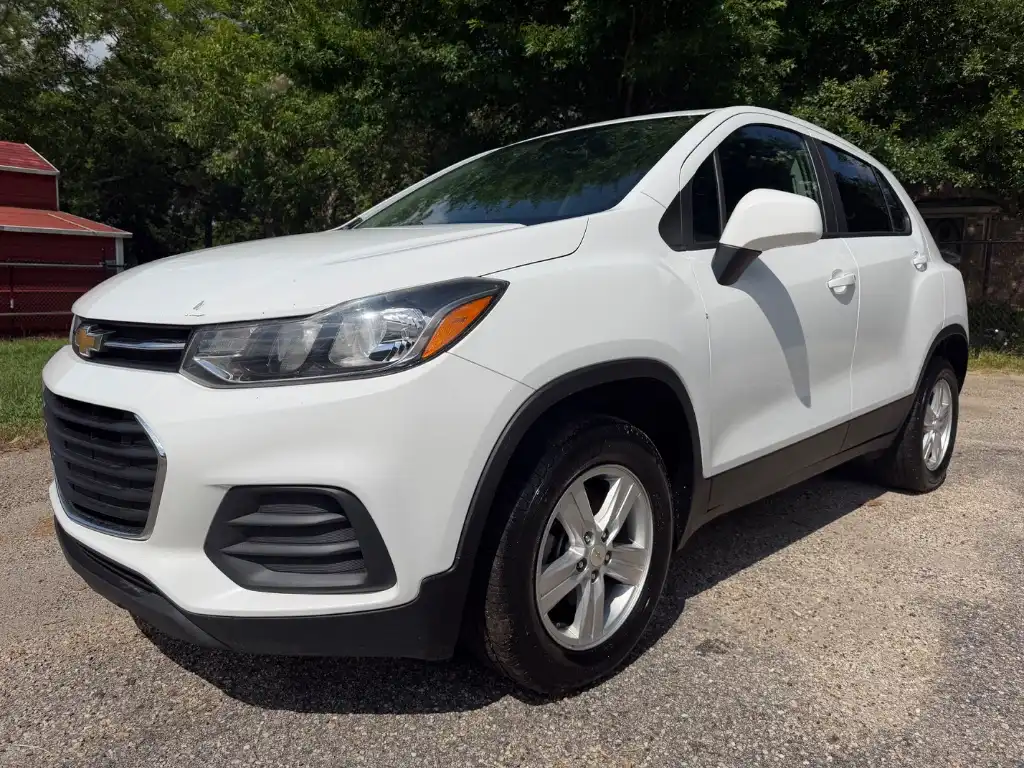 2022 Chevrolet Trax LS AWD's photo