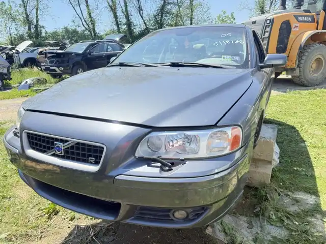 2005 Volvo S60 R's photo