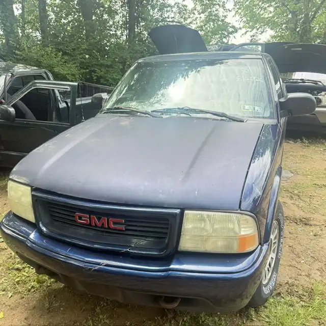 2001 GMC Sonoma 4WD Extended Cab SLS's photo