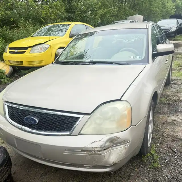 2005 Ford Five Hundred SE's photo