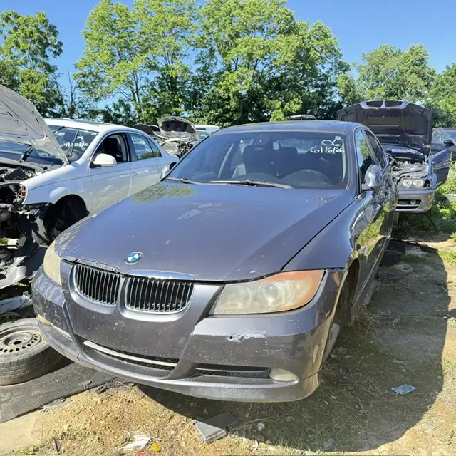 2006 BMW 3 Series 330i's photo